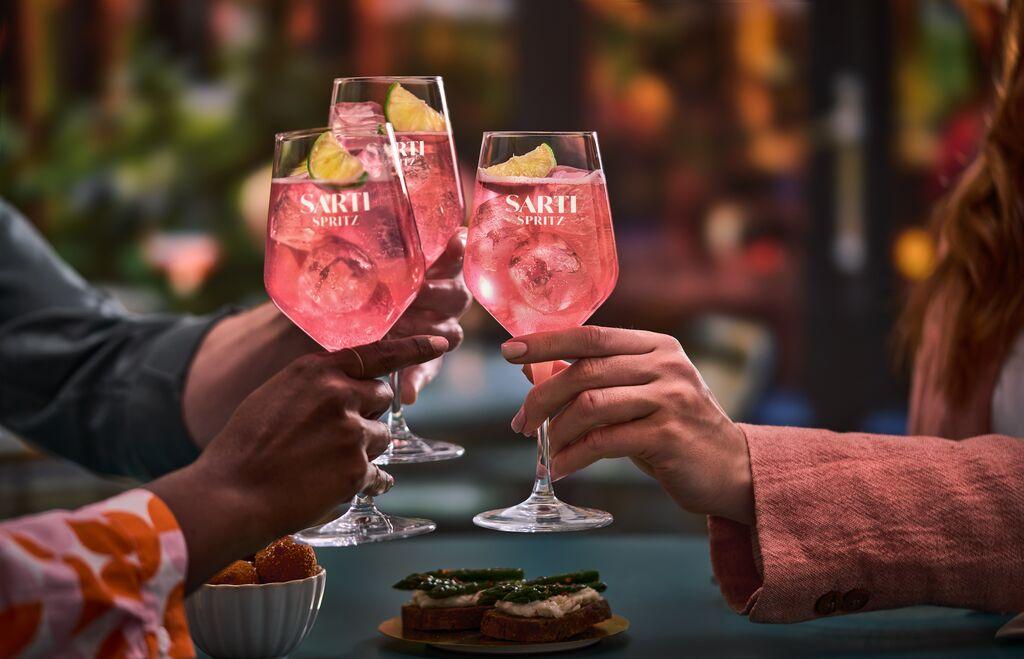 Website-SartiRosa_Aperitivo_Outdoor_0049_FM_v04_NEW_LABEL