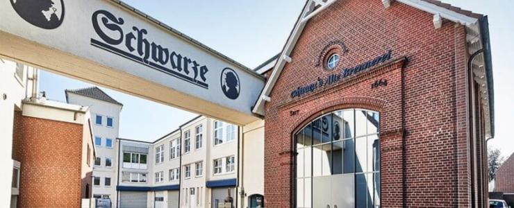 17929_Schwarze-und-Schlichte-Hersteller-Banner